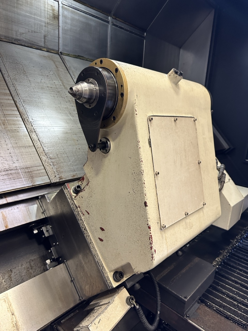 Hwacheon Hi-Tech 850L CNC Lathe, 2013 - 32" Chuck, Tailstock, Chip Conveyor, Tool Presetter - Image 16