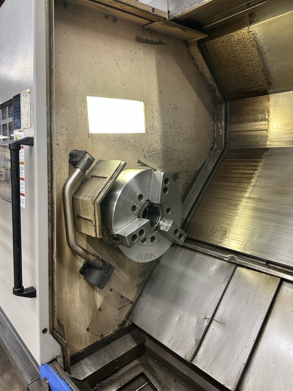 Hwacheon Hi-Tech 550B CNC Lathe, 2013 - 18" Chuck, Tailstock, Chip Conveyor, Tool Presetter - Image 11