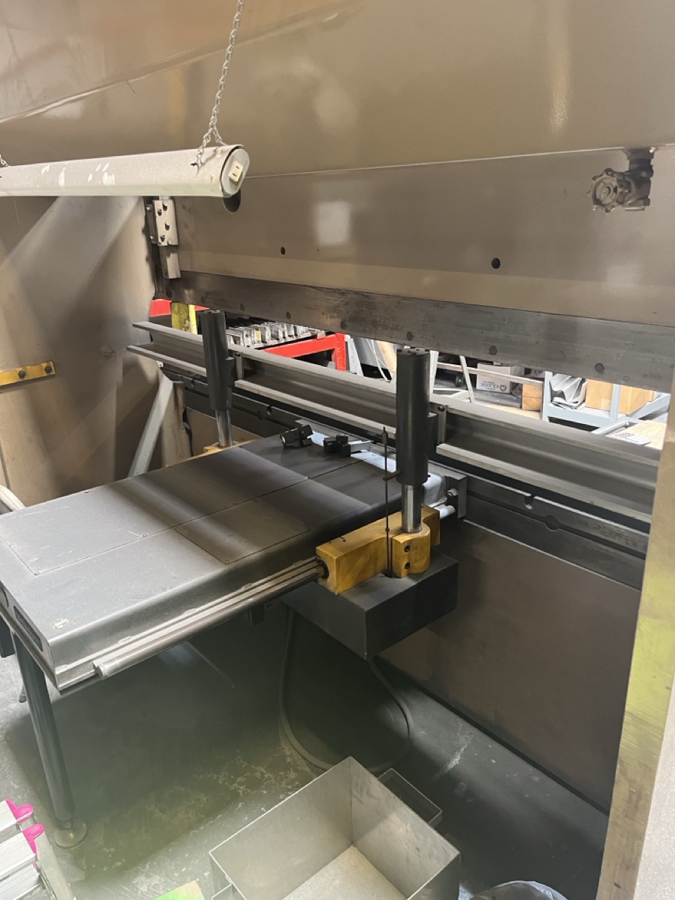 90 ton x 10' Cincinnati 90CBII8 CNC Press Brake, 1998 - Very Clean - Image 4