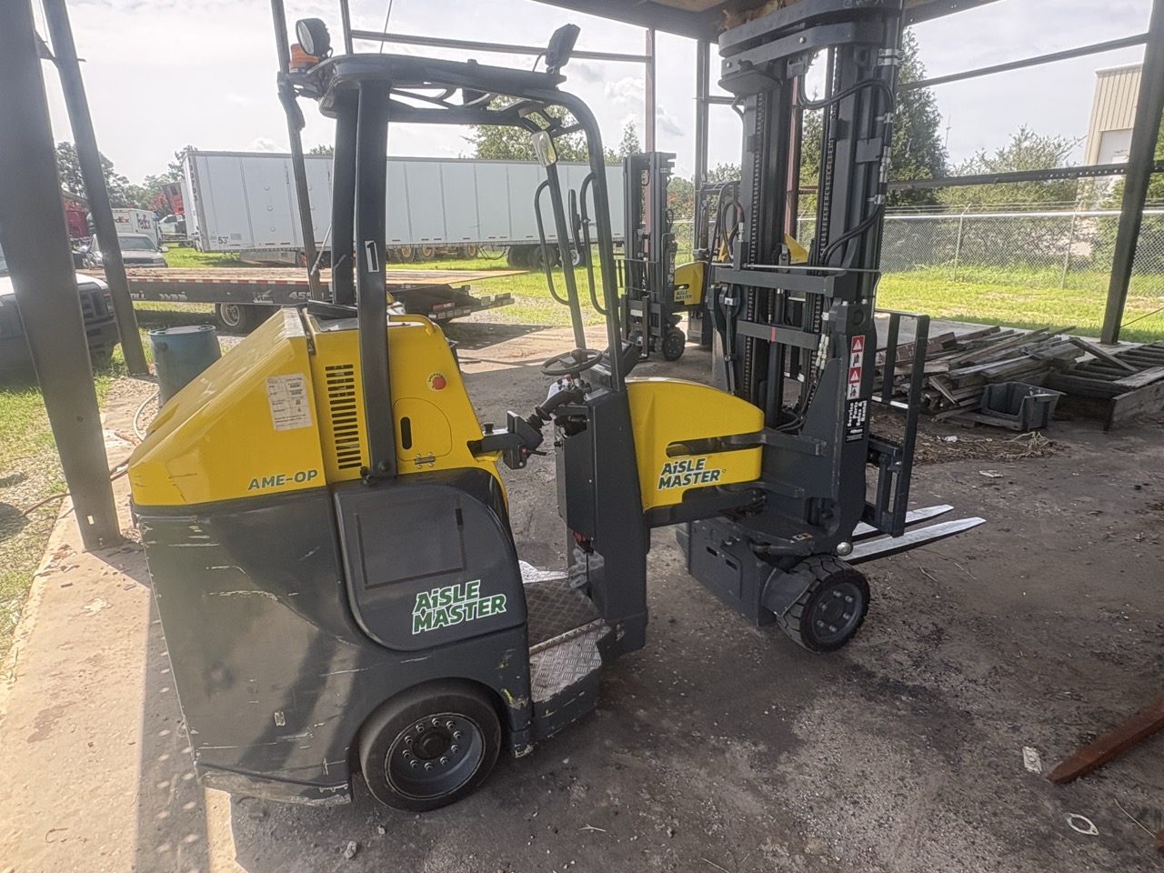 Aisle-Master 44SE 4,400 lb Electric Very Narrow Aisle Articulating Forklift, 2023 – 48V – Side Shift (2)