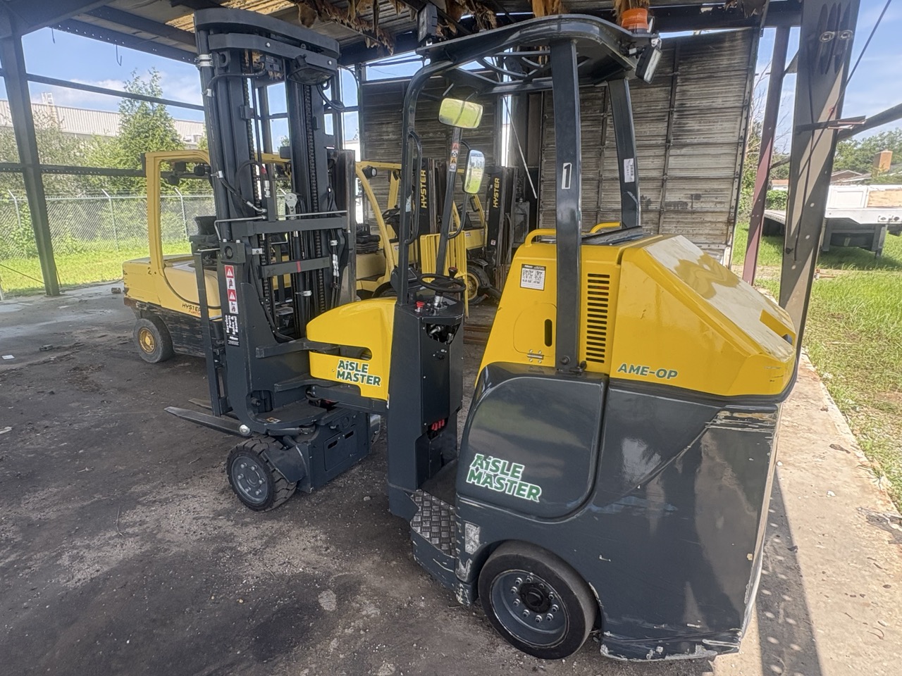 Aisle-Master 44SE 4,400 lb Electric Very Narrow Aisle Articulating Forklift, 2023 – 48V – Side Shift (1)