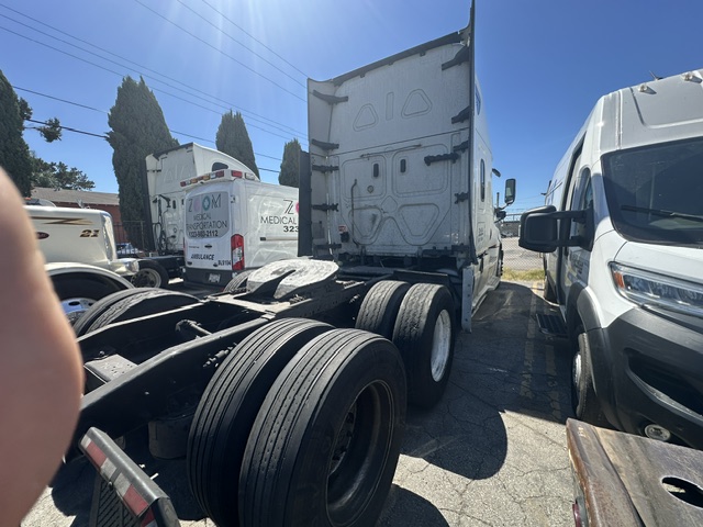 Freightliner Cascadia 126 Sleeper Truck, 2018 – Detroit DD15, DT12 Automatic, Class 8 Semi Tractor - Image 7