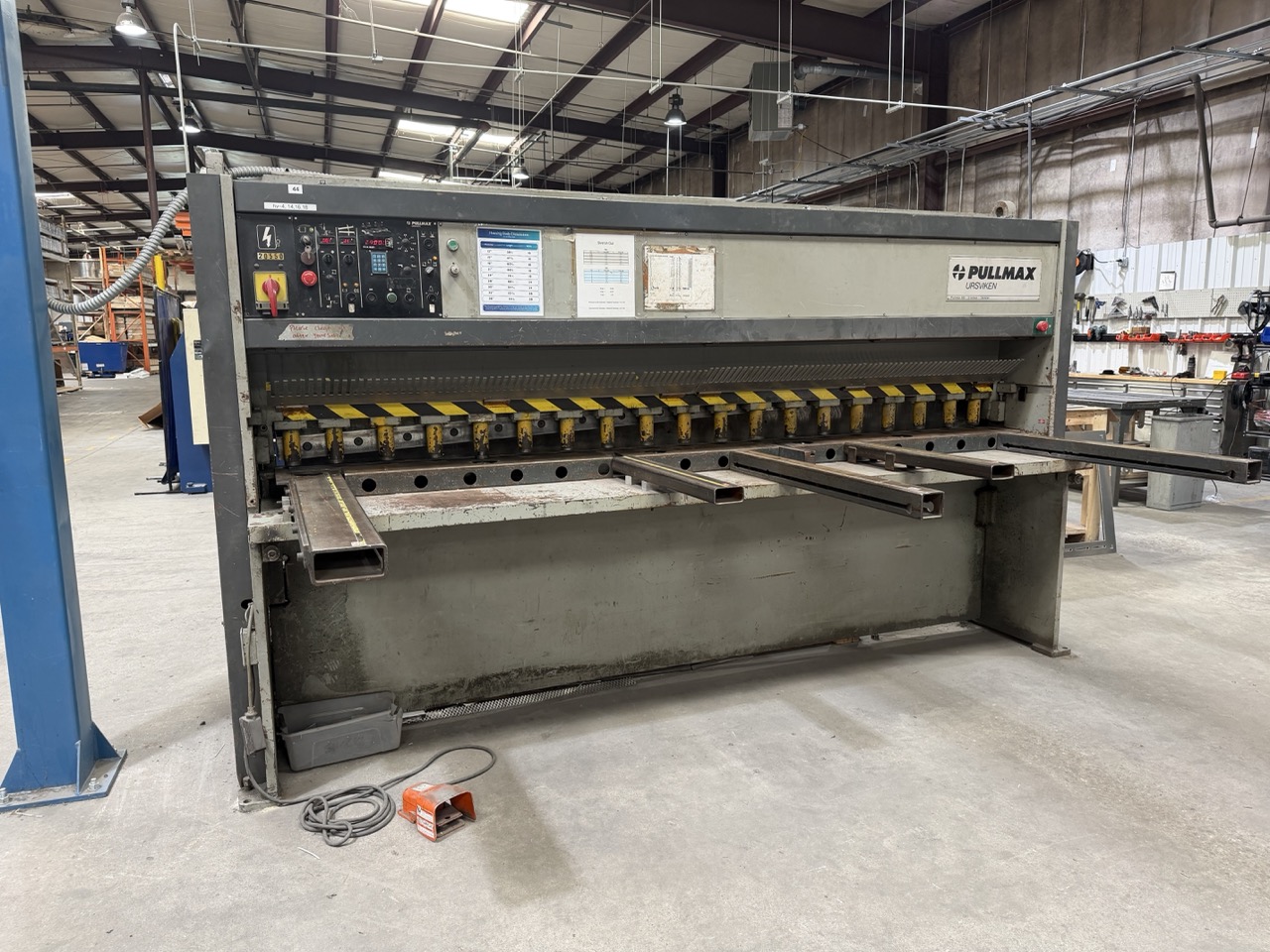 10′ x 1/4″ Pullmax E-230 Hydraulic Shear, 1985 - Videos Available