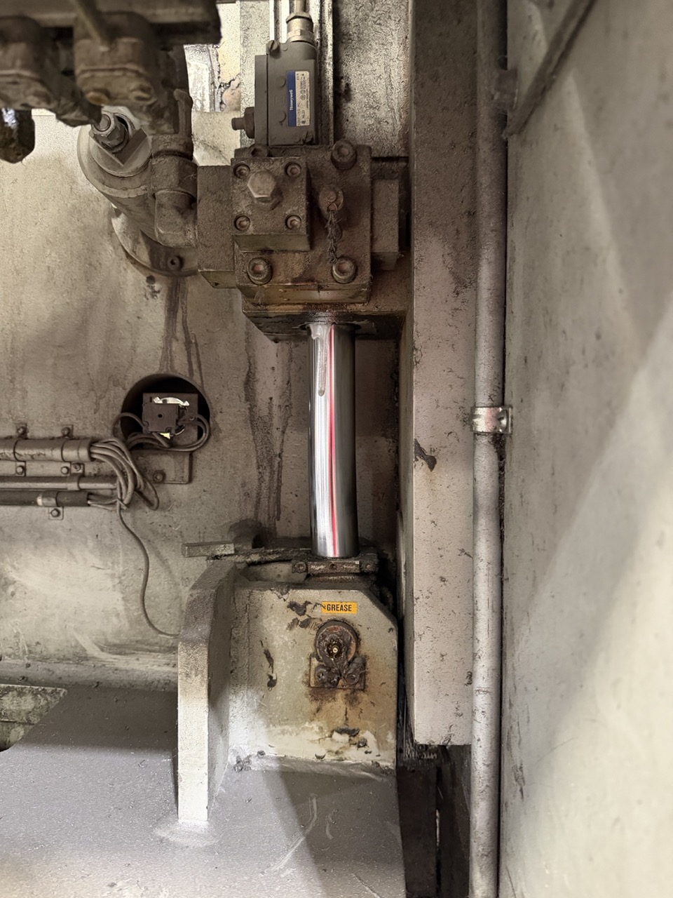 10′ x 1/4″ Pullmax E-230 Hydraulic Shear, 1985 - Videos Available - Image 4