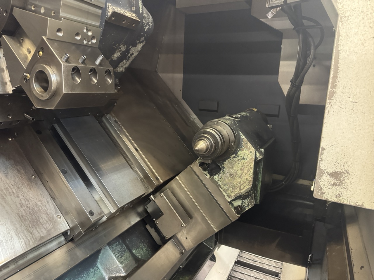 Doosan Puma 480 CNC Lathe, 2012 - 6.5" Bar Cap, 14" Chuck, Tool Setter, Chip Conveyor - Image 7