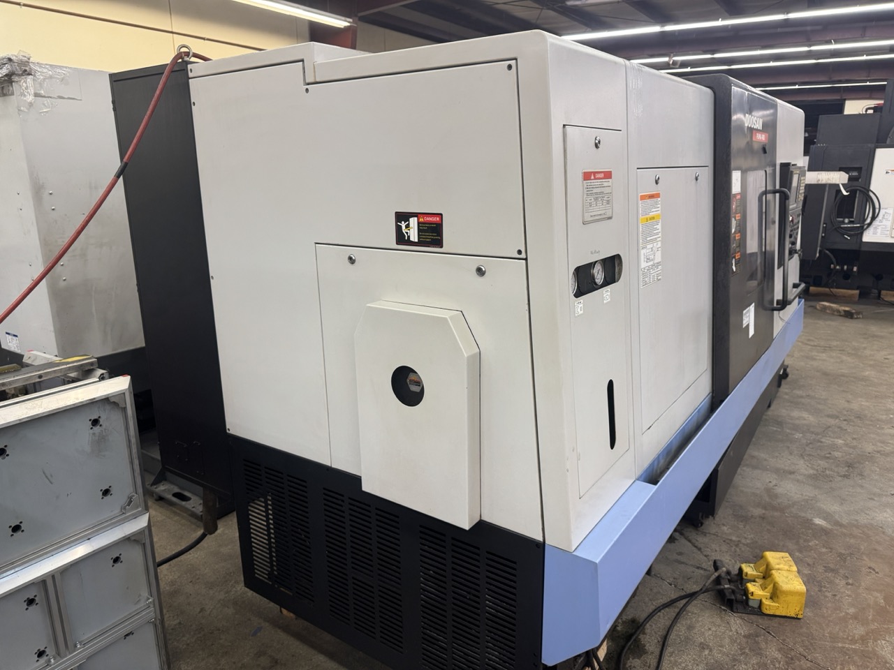 Doosan Puma 480 CNC Lathe, 2012 - 6.5" Bar Cap, 14" Chuck, Tool Setter, Chip Conveyor - Image 9
