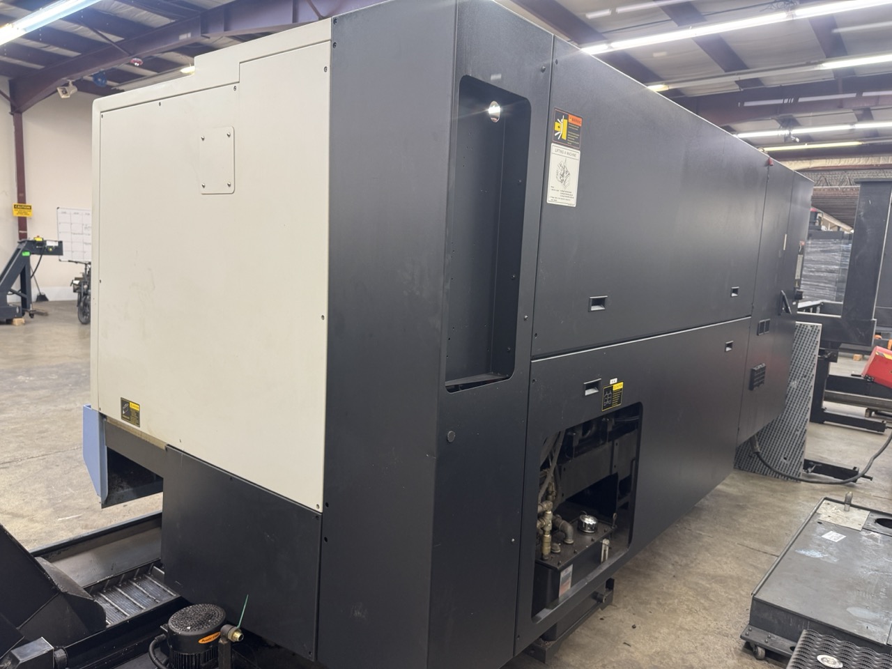 Doosan Puma 480 CNC Lathe, 2012 - 6.5" Bar Cap, 14" Chuck, Tool Setter, Chip Conveyor - Image 11