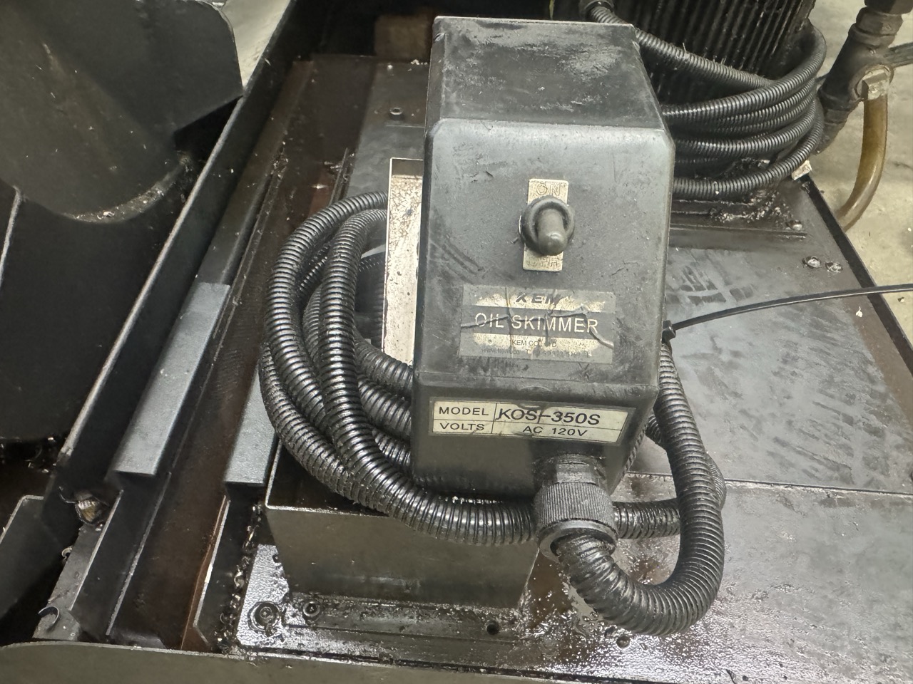 Doosan Puma 480 CNC Lathe, 2012 - 6.5" Bar Cap, 14" Chuck, Tool Setter, Chip Conveyor - Image 13