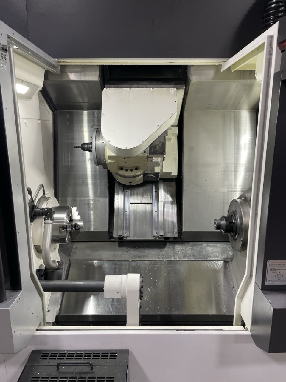 Okuma Multus B250II-W Mill Turn, 2022 - Sub Spindle, 40 Tool ATC, Parts Catcher - Image 5