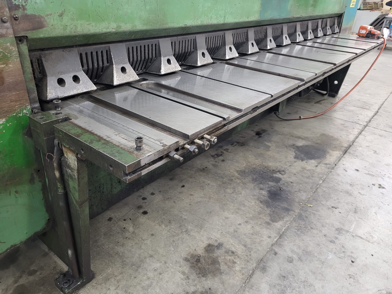 1/4" X 12' Cincinnati Model 250hs Hydraulic Shear; Back Gauge