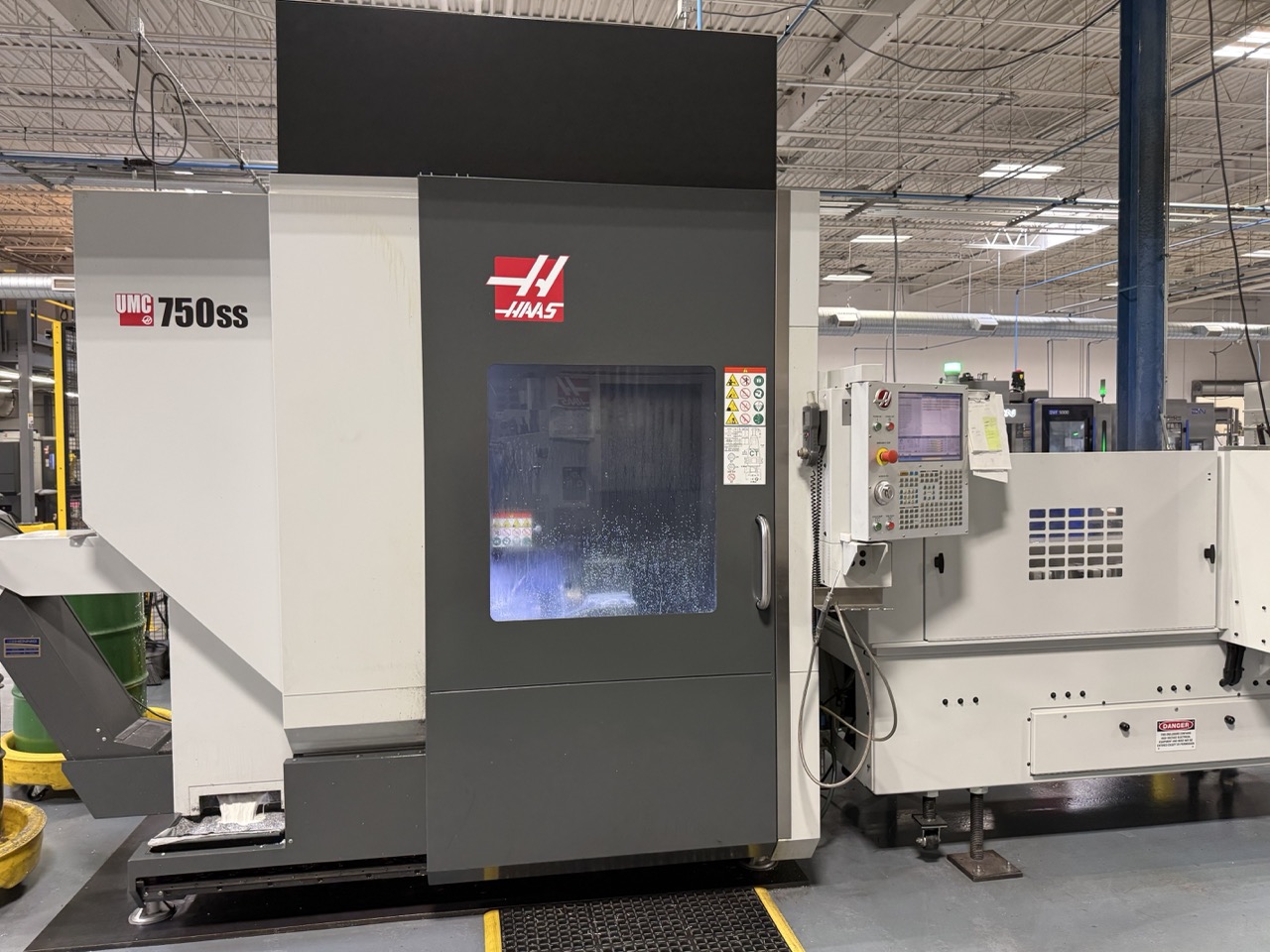 Haas UMC-750SS 5 Axis UMC, 2018 – Midaco Automatic Pallet Changer, TSC, Chip Conveyor