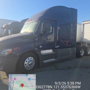 2019 FREIGHTLINER CASCADIA Sleeper Semi Truck