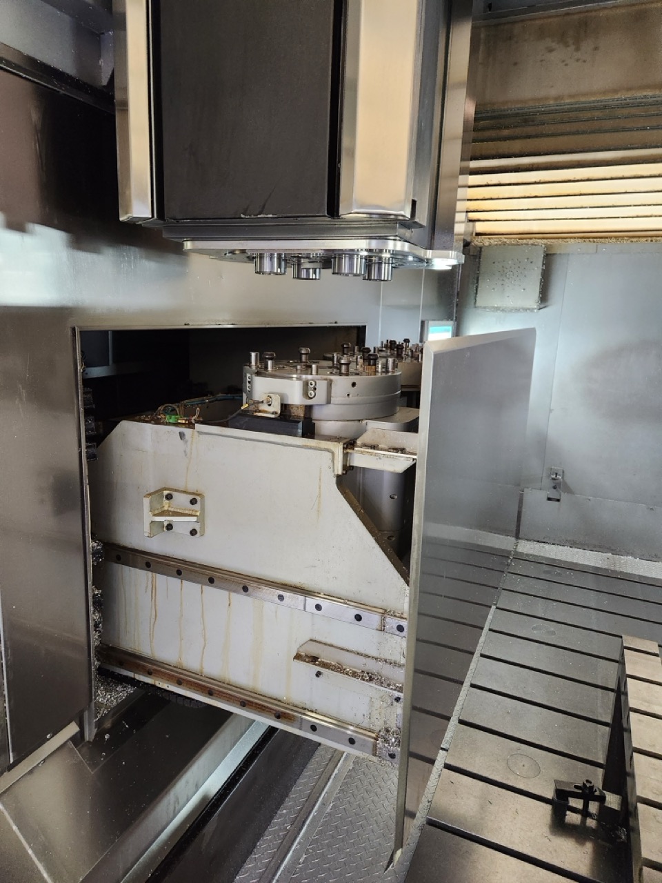 Parpas XS63 5-Axis Gantry Mill, 2011 - TSC, Renishaw Probe, Dual Chip Conveyors, 120 ATC - Image 2