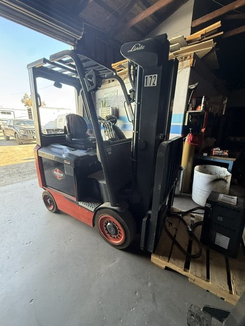 Linde E25C Electric Forklift w/ Hawker PTO MOD 3 Charger, 2018 - Image 3