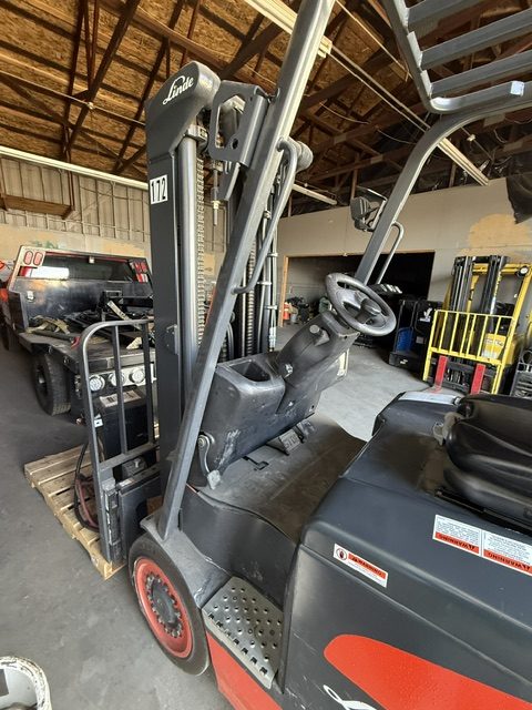 Linde E25C Electric Forklift w/ Hawker PTO MOD 3 Charger, 2018 - Image 5