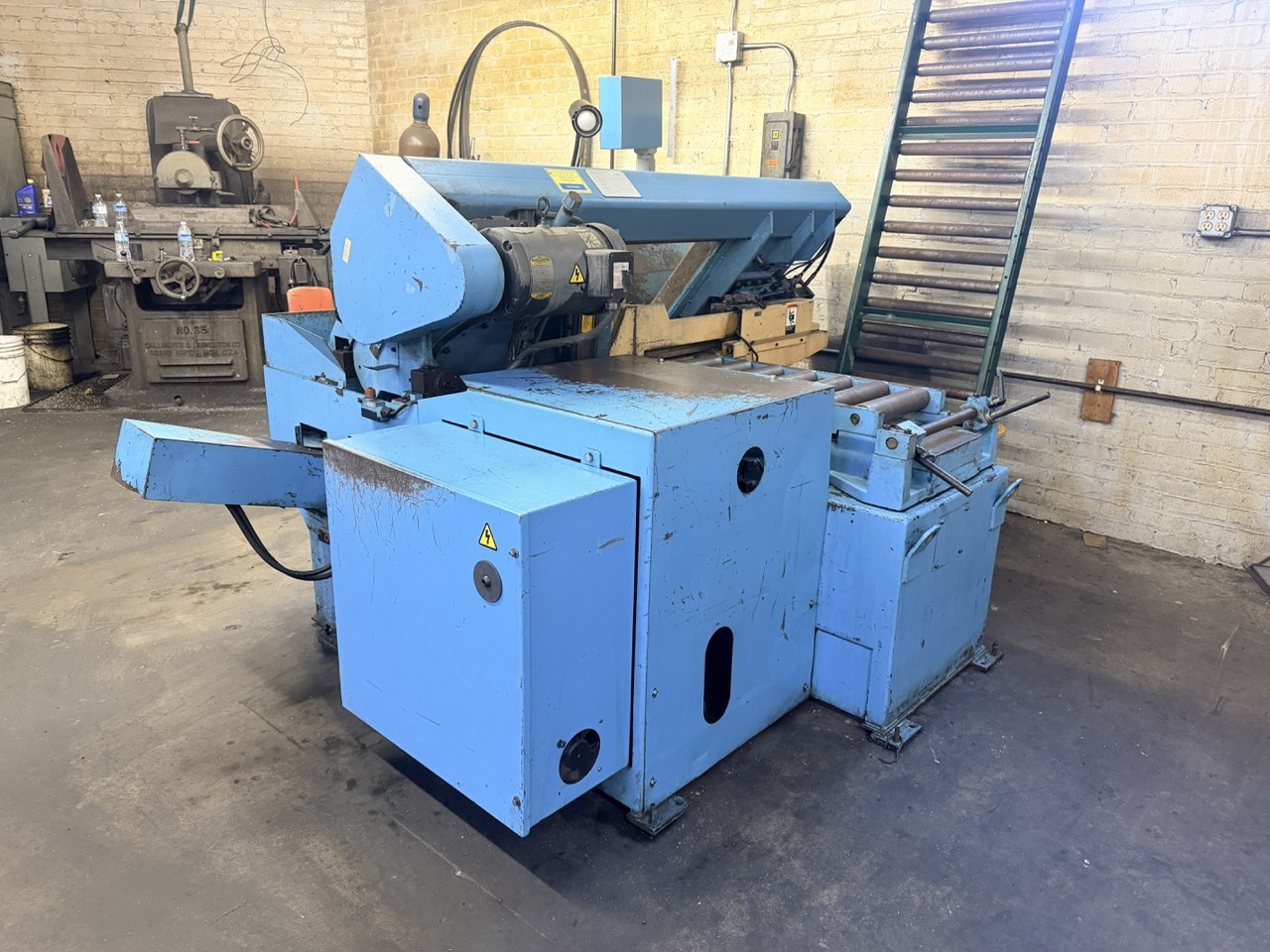 DoAll 13" x 13" Model C-3300NC Automatic Horizontal Bandsaw, 1998 - NC Control, Programmable Job Memory, Auto Shuttle Indexing Bar Feed - Image 2