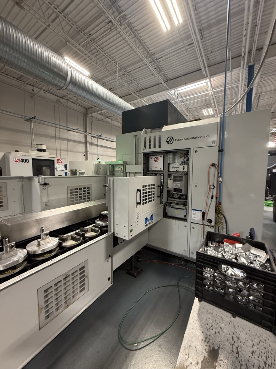 Haas UMC-750SS 5 Axis UMC, 2018 - Midaco Automatic Pallet Changer, TSC, Chip Conveyor - Image 4