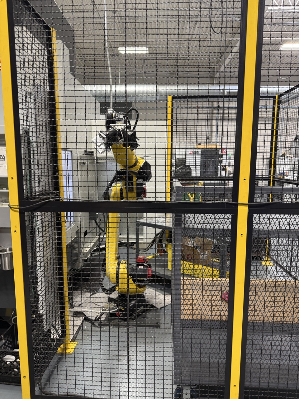Haas UMC-750SS 5 Axis UMC, 2022 - Fanuc M-20iD Robot Cell, 70+1 SMTC, TSC, Chip Conveyor - Image 3