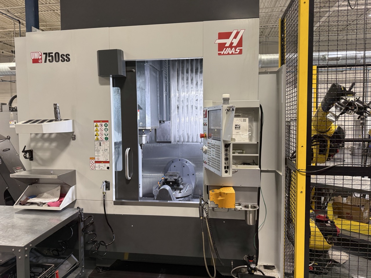 Haas UMC-750SS 5 Axis UMC, 2022 - Fanuc M-20iD Robot Cell, 70+1 SMTC, TSC, Chip Conveyor - Image 9