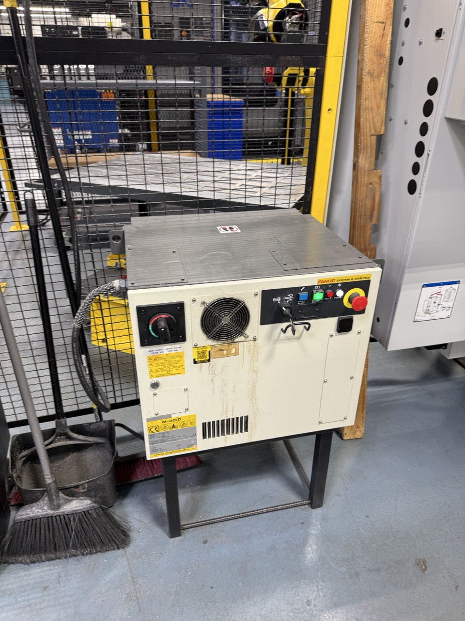 Haas UMC-750SS 5 Axis UMC, 2022 - Fanuc M-20iD Robot Cell, 70+1 SMTC, TSC, Chip Conveyor - Image 11