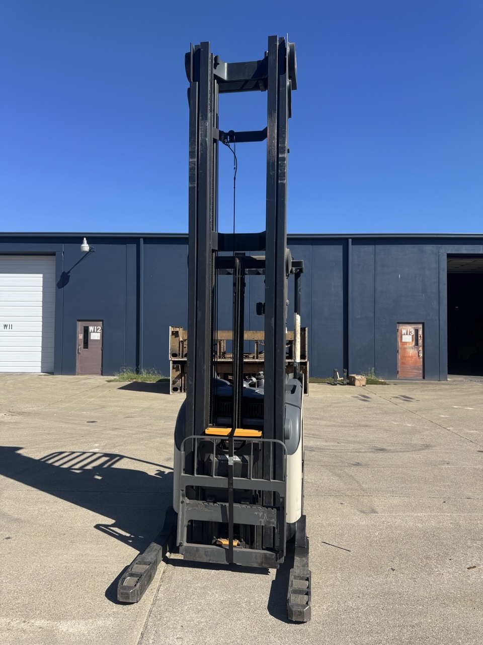 Crown RD5725-32 Electric Double Deep Reach Truck Forklift, 2022 – 3,200 LB Capacity, 36V Stand-Up Narrow Aisle (3) - Image 3