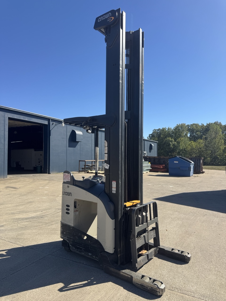Crown RD5725-32 Electric Double Deep Reach Truck Forklift, 2022 – 3,200 LB Capacity, 36V Stand-Up Narrow Aisle (5) - Image 4