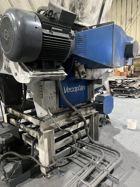 Vecoplan VAZ 1300-M-XL 100 HP Stacked Plastics Shredder, 2017 - with WO-1442 75 HP Granulator - Image 6