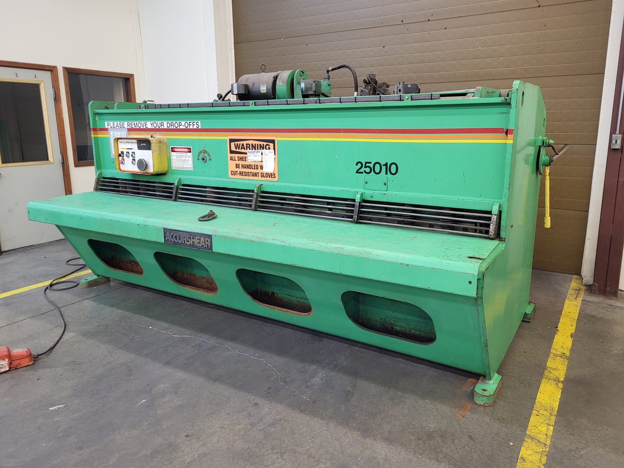 Accurshear 1/4" X 10' Hydraulic Shear Model 825010 LP, 1987 - Parts Accumulator