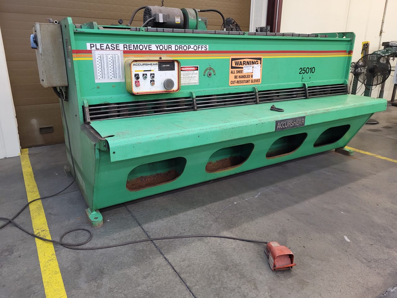 Accurshear 1/4" X 10' Hydraulic Shear Model 825010 LP, 1987 - Parts Accumulator