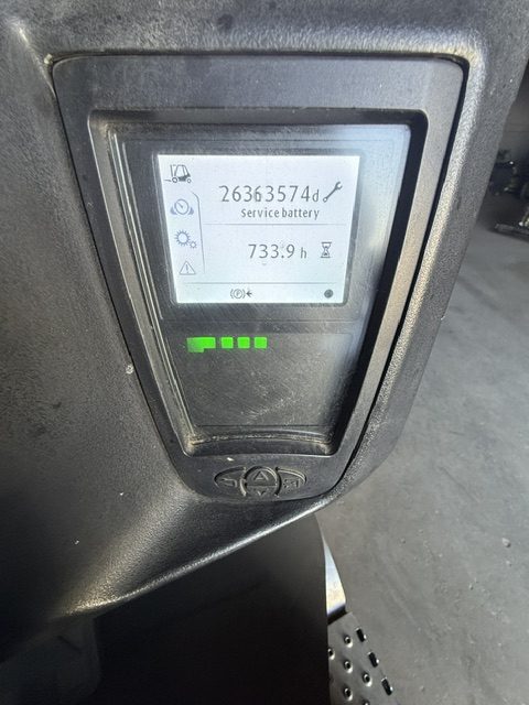 Linde E25C Electric Forklift w/ Hawker PTO MOD 3 Charger, 2018 - Image 11
