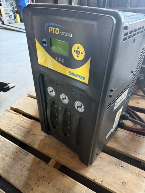 Linde E25C Electric Forklift w/ Hawker PTO MOD 3 Charger, 2018 - Image 7