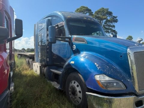 Kenworth T680 Sleeper Semi Truck Tractor, 2017 – Class 8 Diesel, 1,108,202 Miles