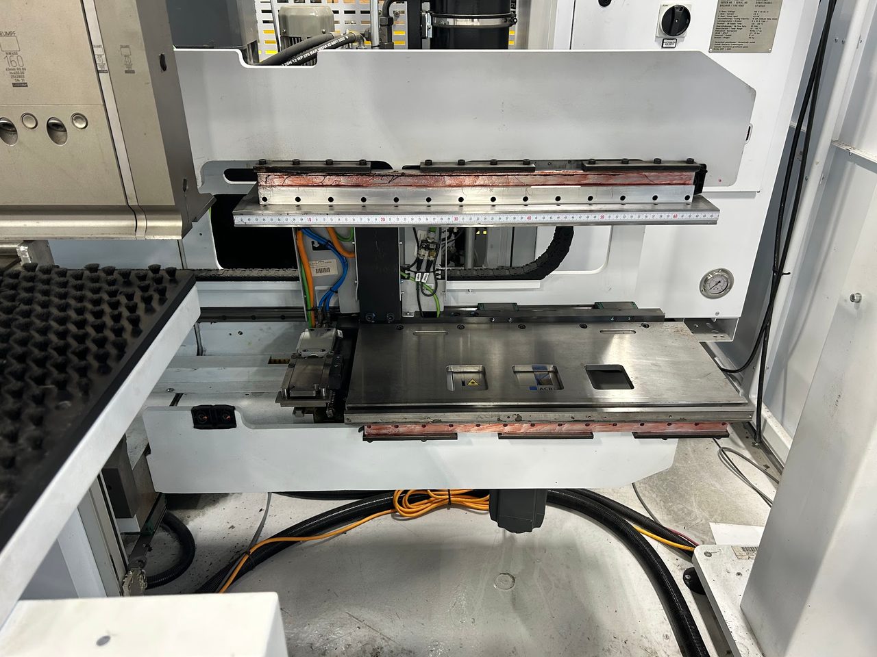 Trumpf TruBend Center 7020 CNC Bending Center, 2023 - Crowning, 5 Axis Backgauge