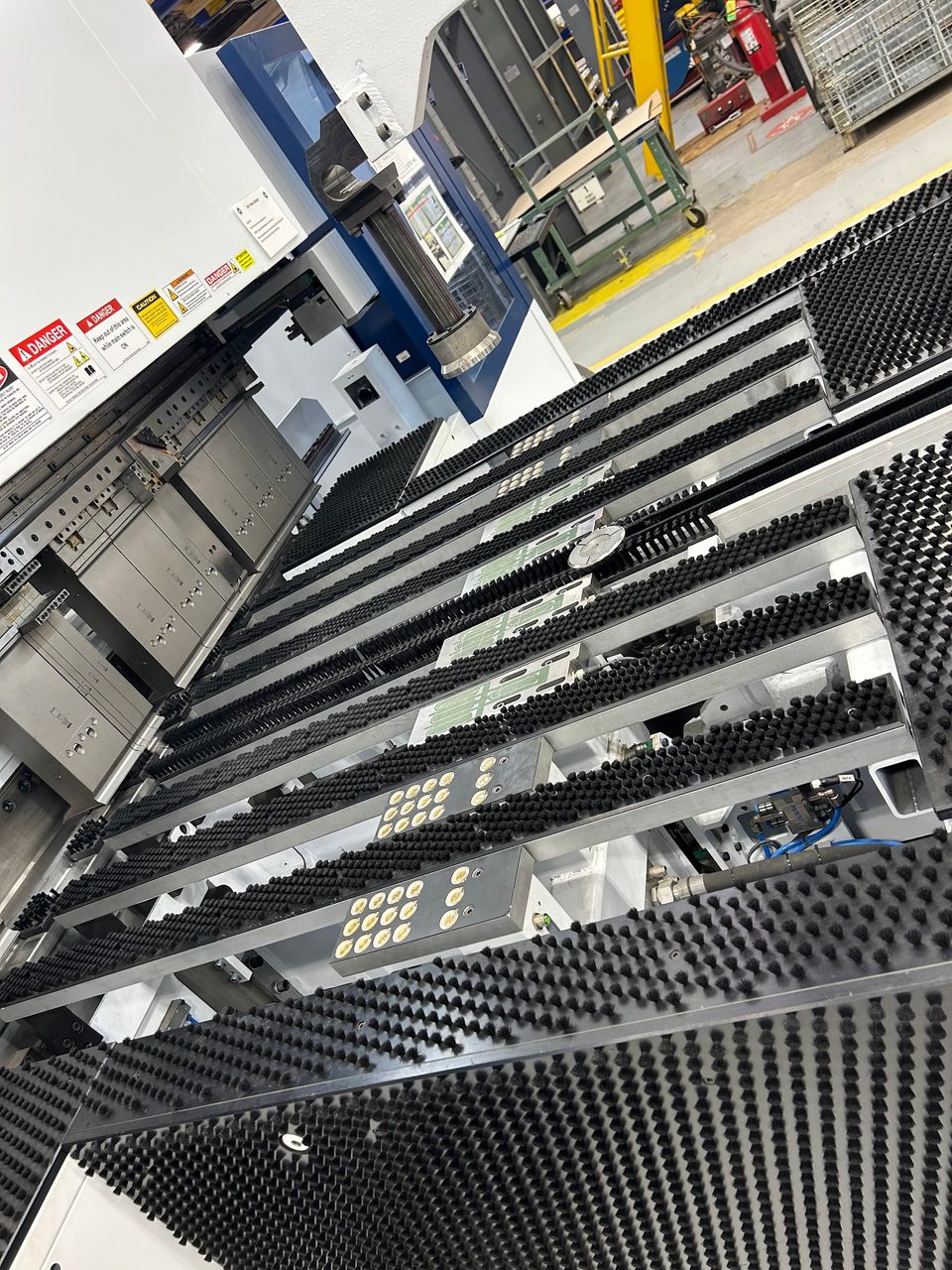Trumpf TruBend Center 7020 CNC Bending Center, 2023 - Crowning, 5 Axis Backgauge