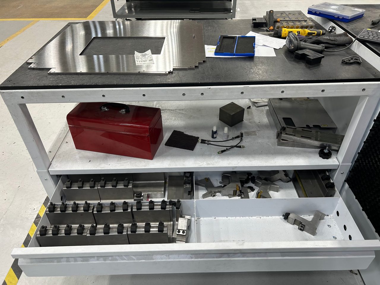 Trumpf TruBend Center 7020 CNC Bending Center, 2023 - Crowning, 5 Axis Backgauge
